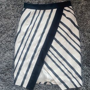 H&M Black & White Asymmetrical Wrap Skirt - Women's Size 6